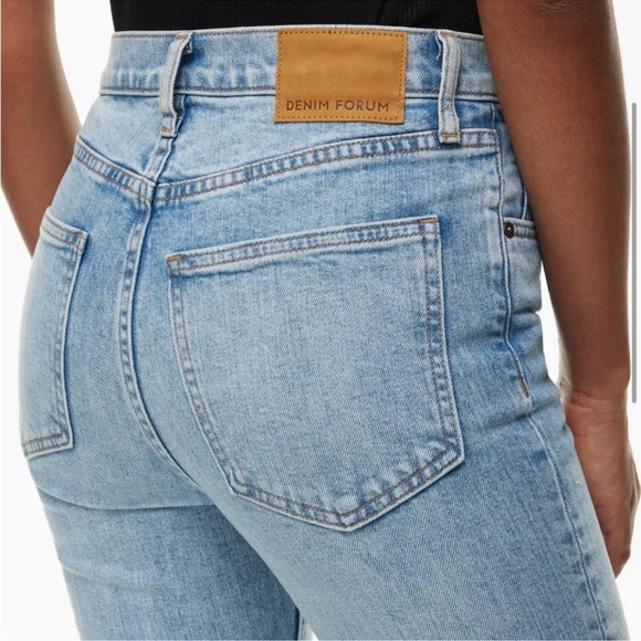 NWT Aritzia Denim Forum The Yoko High Rise Slim Light Wash Jeans Size 24W 28L - Picture 3 of 13